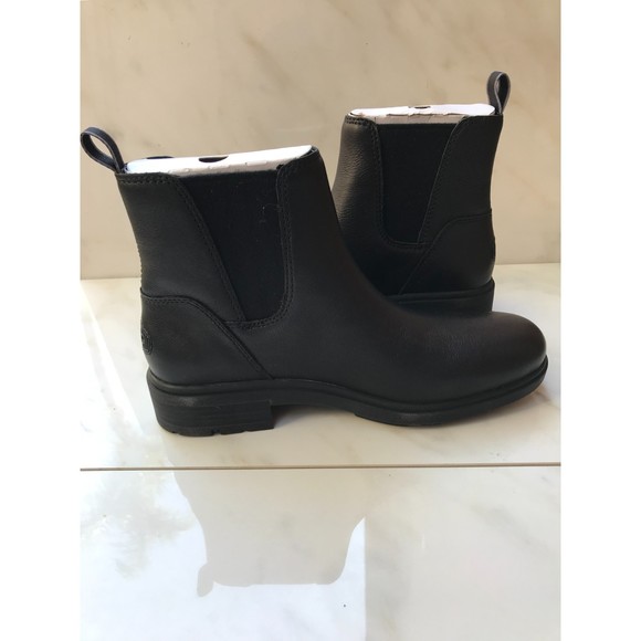 $150 UGG Women's Harrison Chelsea Fashion Boot, Black Leather, 10 - Picture 2 of 8